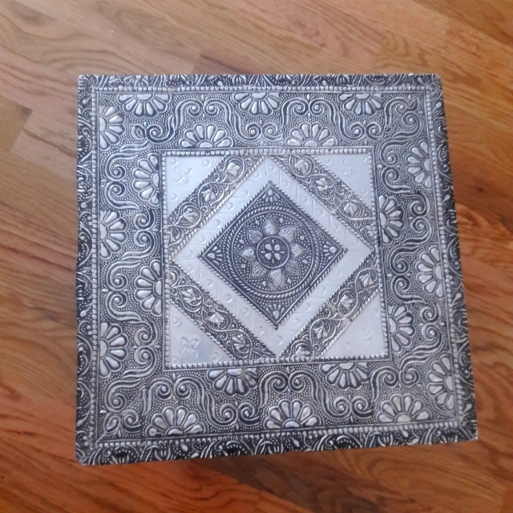 Traditional Plant stool